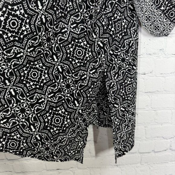 Catherines Tunic Blouse Women Plus 3X Black White Asymmetrical Hem Abstract Top - Picture 8 of 11